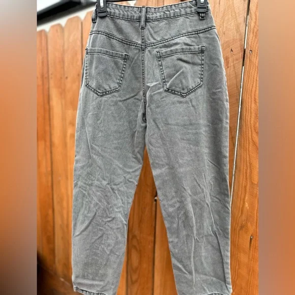 Boohoo Baggy Boyfriend Distressed Grey Jeans Size 2 NWT - Picture 7 of 8
